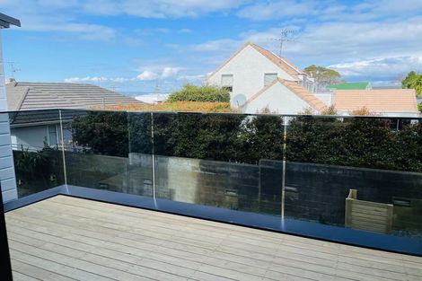 Photo of property in 1b Tui Glen Road, Birkenhead, Auckland, 0626