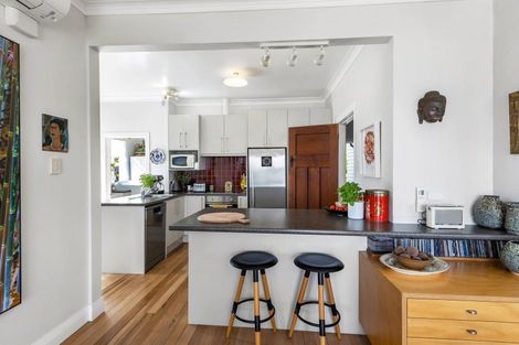 Photo of property in 2/104 Stanley Point Road, Stanley Point, Auckland, 0624