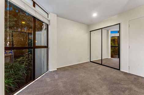 Photo of property in 2/102 Queen Street, Northcote Point, Auckland, 0627