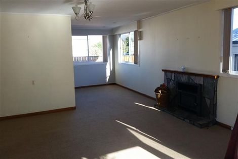 Photo of property in 15 Manu Crescent, Upper Vogeltown, New Plymouth, 4310