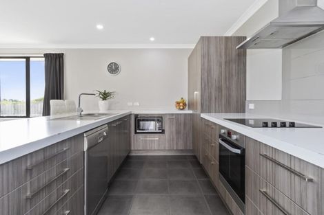 Photo of property in 8 Ballintoy Park Drive, Welcome Bay, Tauranga, 3175