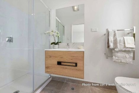 Photo of property in 8/26 Buscomb Avenue, Henderson, Auckland, 0610