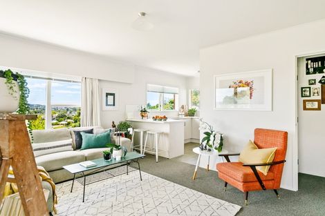 Photo of property in 2/23 Seaview Road, Glenfield, Auckland, 0629