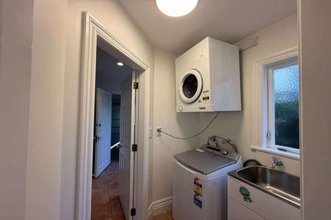 Photo of property in 12c Hobson Street, Thorndon, Wellington, 6011