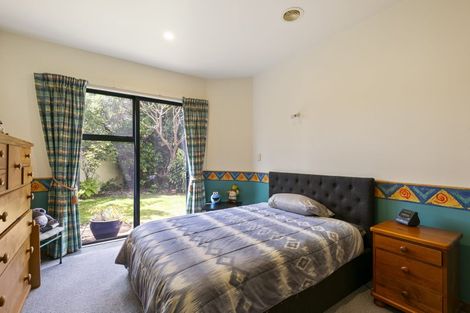 Photo of property in 19 George Gee Drive, Korokoro, Lower Hutt, 5012