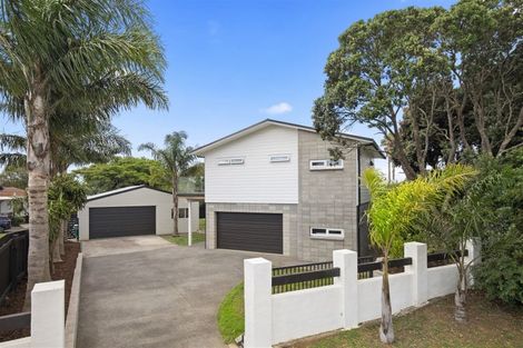 Photo of property in 10 Litchfield Place, Clarks Beach, 2122