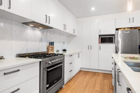 Photo of property in 1/76 Glamorgan Drive, Torbay, Auckland, 0630