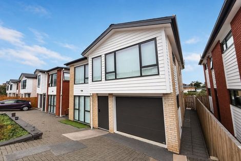 Photo of property in 5/12 Bangla Place, Massey, Auckland, 0614