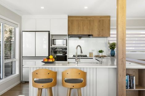 Photo of property in 19 Aberdeen Road, Castor Bay, Auckland, 0620