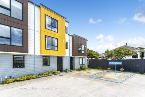 Photo of property in 5b Beach Road, Te Atatu Peninsula, 0610