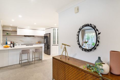 Photo of property in 16 Oakway Drive, Schnapper Rock, Auckland, 0632