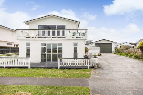 Photo of property in 67 Hartley Street, Foxton Beach, Foxton, 4815