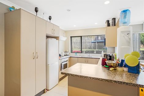Photo of property in 12 Mediterranean Way, Goodwood Heights, Auckland, 2105