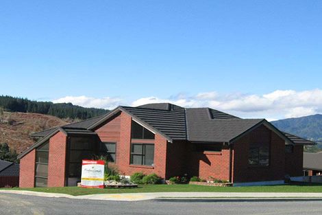 Photo of property in 115 Kirton Drive, Riverstone Terraces, Upper Hutt, 5018