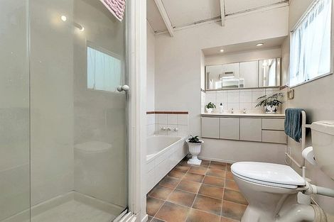 Photo of property in 17 Holyoake Place, Chatswood, Auckland, 0626