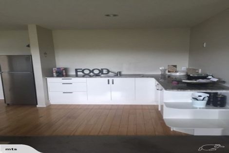 Photo of property in 20 Harrowglen Drive, Northcross, Auckland, 0632