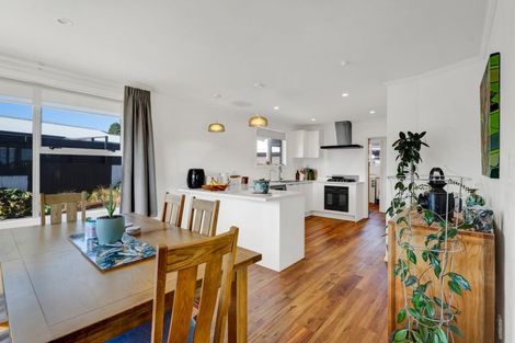 Photo of property in 44 Wairau Road, Oakura, 4314