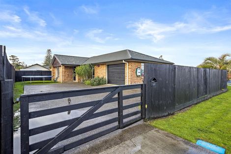 Photo of property in 2 Aitkenhead Court, Parakai, 0830