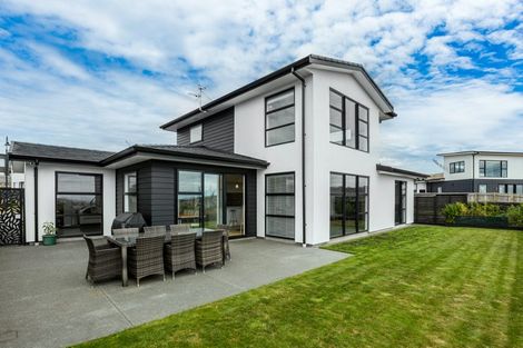 Photo of property in 3 Kaiaho Close, Aotea, Porirua, 5024