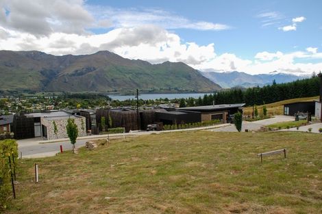 Photo of property in 16 Akitu Rise, Wanaka, 9305