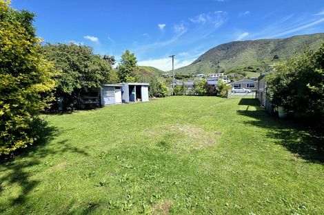 Photo of property in 16 Buller Street, Picton, 7220