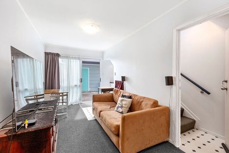 Photo of property in 16 Kearney Place, Massey, Auckland, 0614