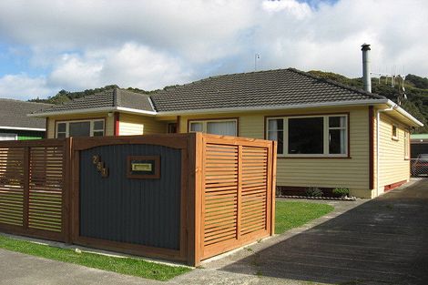 Photo of property in 247 Wellington Road, Wainuiomata, Lower Hutt, 5014