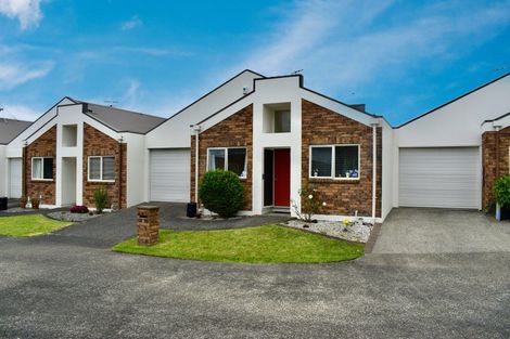 Photo of property in 5/16 Vinograd Drive, Te Atatu Peninsula, Auckland, 0610