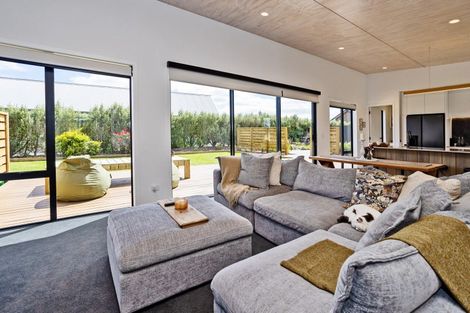 Photo of property in 22 Glenda Place, Seaward Bush, Invercargill, 9812