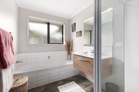 Photo of property in 31 Mooring Close, Whitby, Porirua, 5024