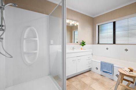 Photo of property in 15 Frame Place, Owhata, Rotorua, 3010