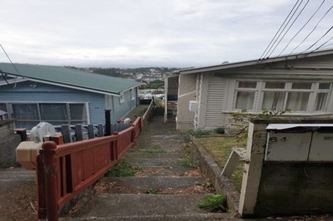 Photo of property in 64 Maupuia Road, Maupuia, Wellington, 6022