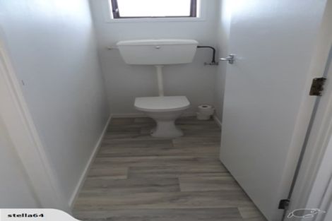 Photo of property in 2/32 Ballater Place, Highland Park, Auckland, 2010