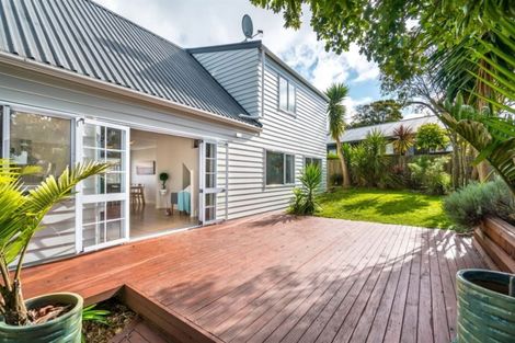 Photo of property in 2/210 Sunnynook Road, Totara Vale, Auckland, 0627