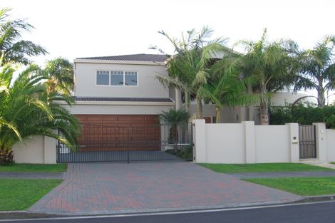 Photo of property in 4 Courtneys, West Harbour, Auckland, 0618