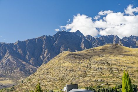 Photo of property in 13 Goldleaf Hill, Queenstown, 9300