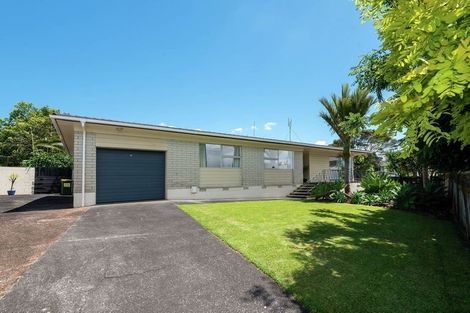 Photo of property in 11 Towra Place, Botany Downs, Auckland, 2010