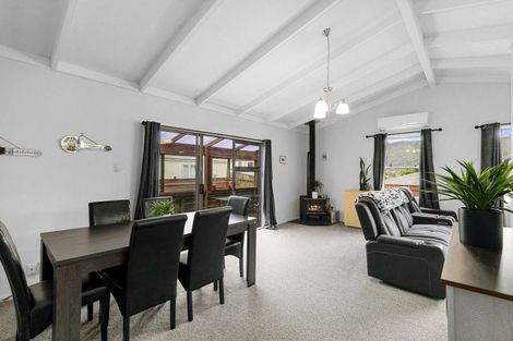 Photo of property in 7 Waipuna Grove, Stokes Valley, Lower Hutt, 5019