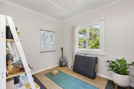 Photo of property in 77 Wallis Street, Raglan, 3225