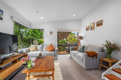 Photo of property in 2/53 Topliss Drive, Northcross, Auckland, 0632