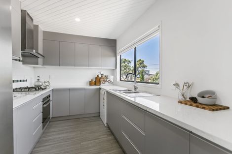 Photo of property in 27 Gilfillan Street, Blockhouse Bay, Auckland, 0600