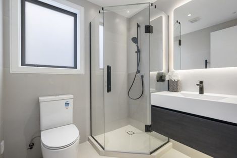 Photo of property in 61a Churchill Road, Murrays Bay, Auckland, 0630