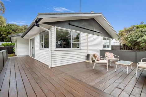 Photo of property in 9 Tahu Crescent, Sunnynook, Auckland, 0620