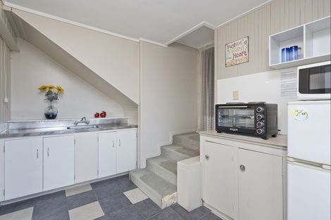 Photo of property in 31 Yorke Road, Haruru, 0204