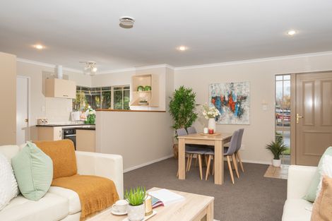 Photo of property in 7 Hibernian Drive, Ranui, Auckland, 0612