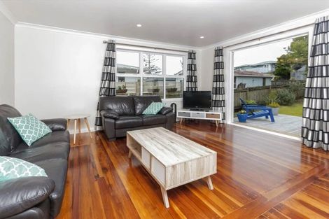 Photo of property in 42 Line Road, Glen Innes, Auckland, 1072