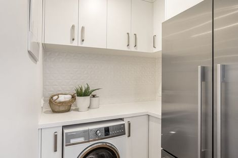 Photo of property in 33 Muir Avenue, Mangere Bridge, Auckland, 2022