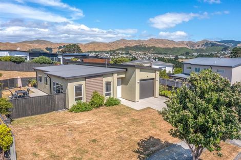 Photo of property in 7 Sumner Terrace, Aotea, Porirua, 5024