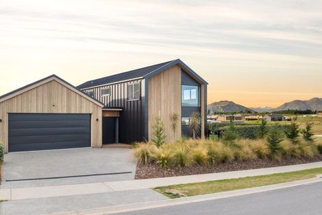 Photo of property in 21 Marjon Drive, Wanaka, 9305
