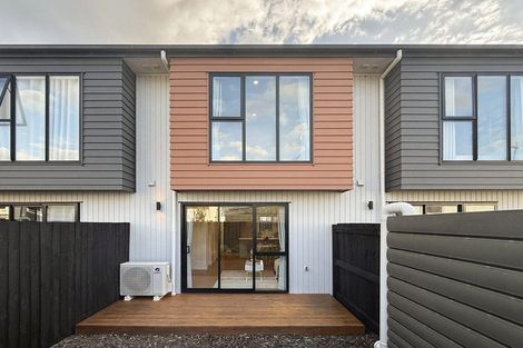 Photo of property in 5/17 Rewarewa Road, Te Atatu Peninsula, Auckland, 0610